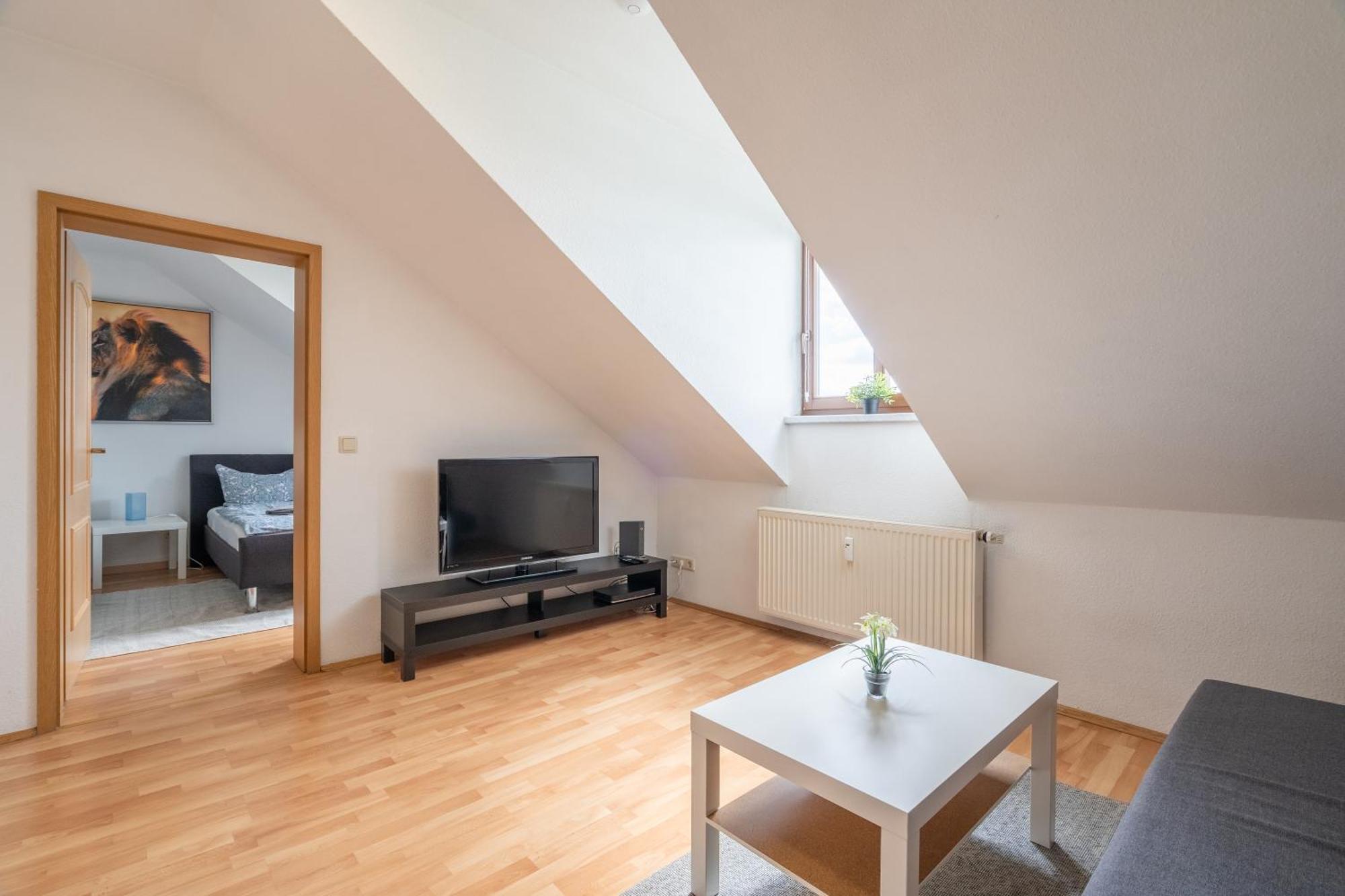 Gemuetliche Dachgeschosswohnung -Waldstrassenviertel Leipzig Bagian luar foto