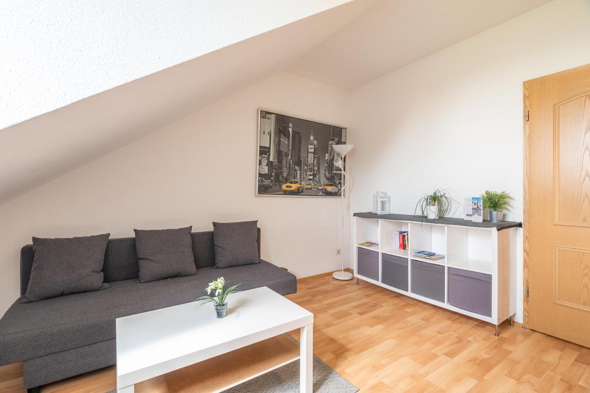 Gemuetliche Dachgeschosswohnung -Waldstrassenviertel Leipzig Bagian luar foto